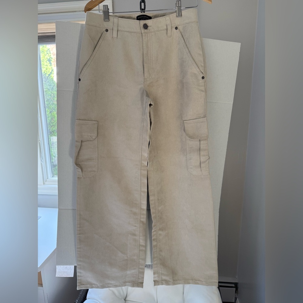 Banana Republic Mid-Rise Cargo Pants in Light Beige